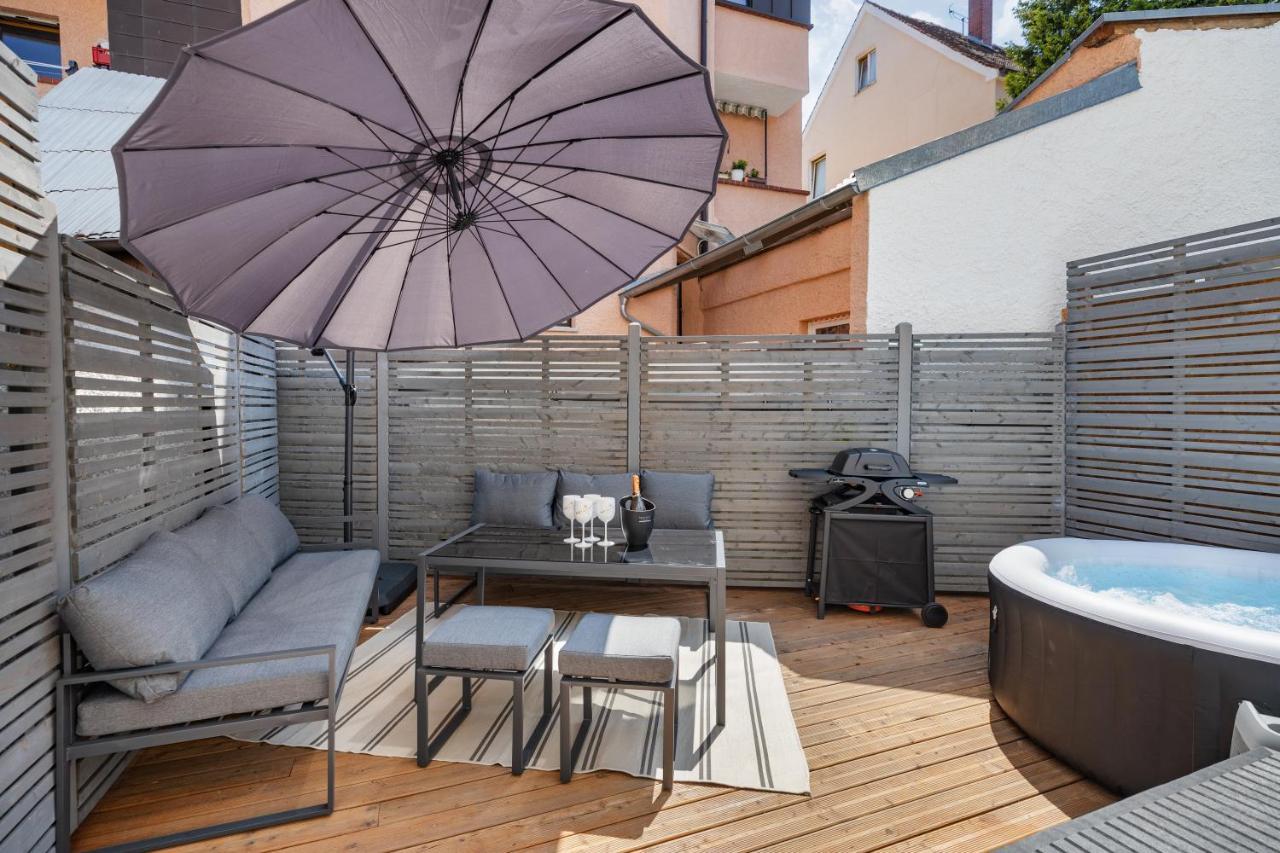 Terrace Apartment With 5 Rooms, Whirlpool And Bbq Augsburg Dış mekan fotoğraf