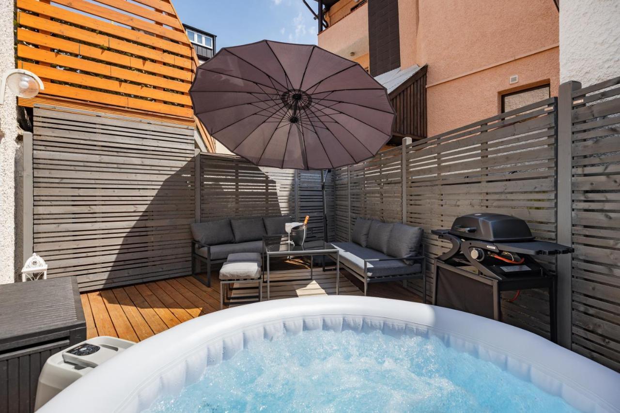 Terrace Apartment With 5 Rooms, Whirlpool And Bbq Augsburg Dış mekan fotoğraf